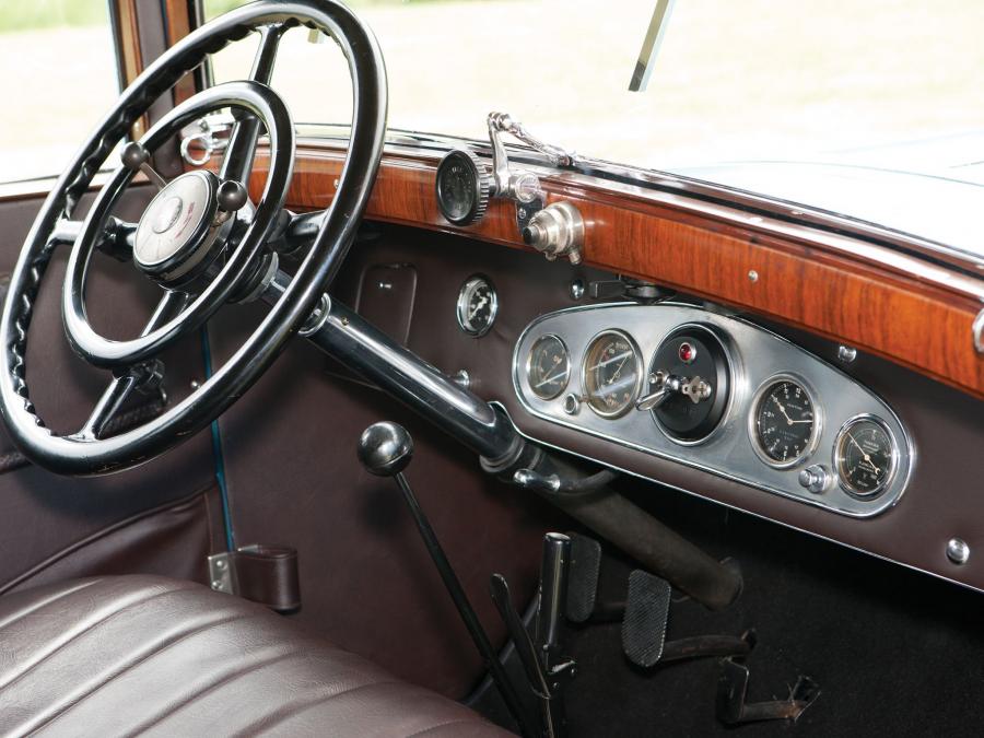 Панель приборов Mercedes-Benz Nurburg 460 K Pullman Limousine (W08) 1928 года  (фото 6 из 14)